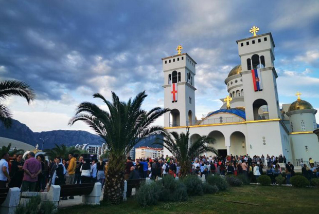 Због литије под Румијом не престаје малтретирање свештеника